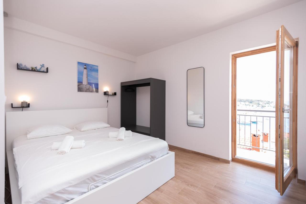 Brand New Apt W Balcony & Perfect Seaview At Center Hvar Town Eksteriør bilde